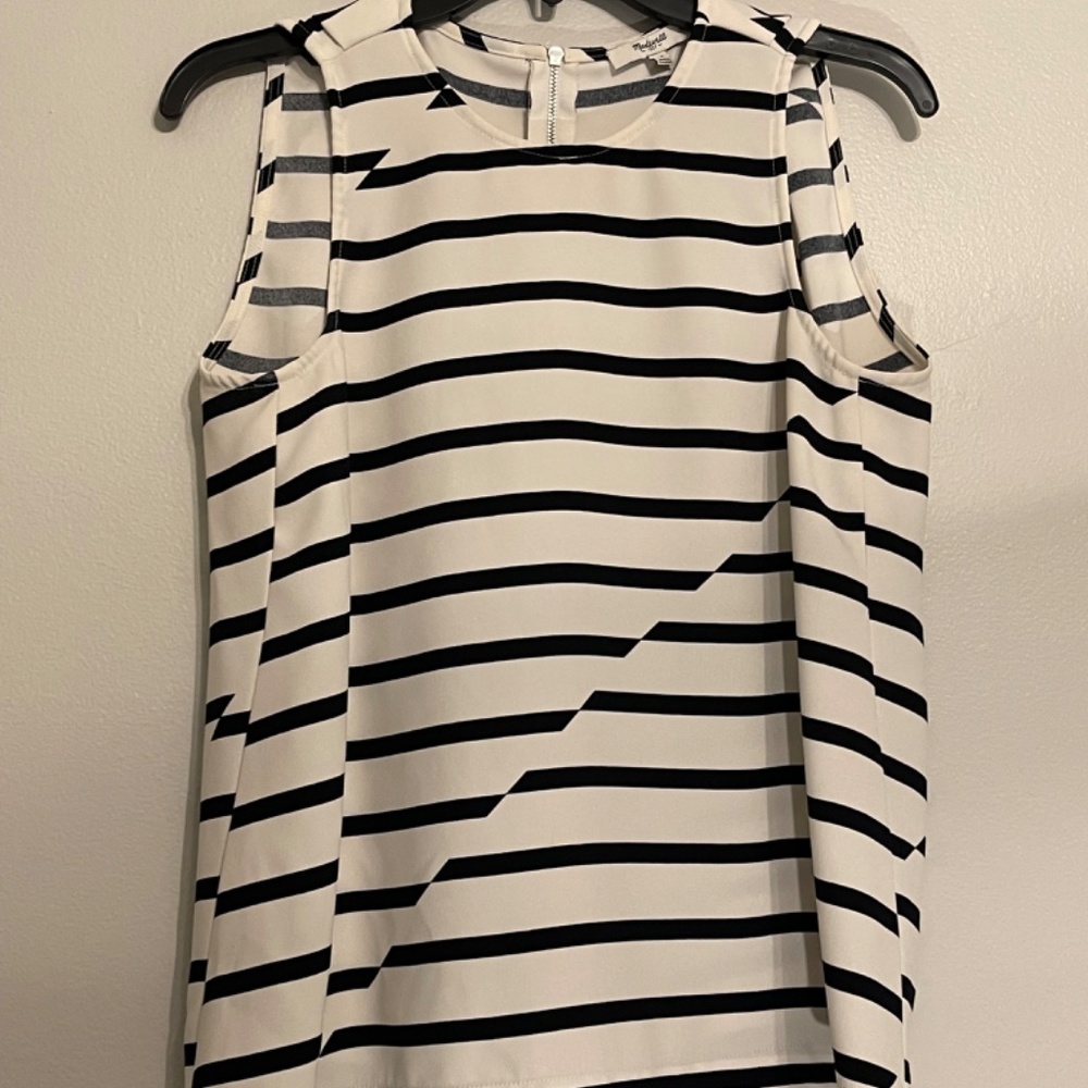 Tops - Picture 2 of 4